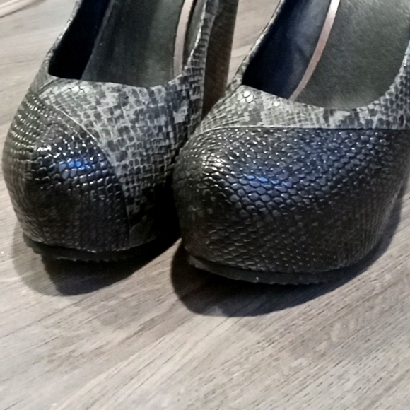 Aldo | Chunky Platform Wedge | Black Snakeskin Heels | 8.5W | Like New. - Picture 2 of 10